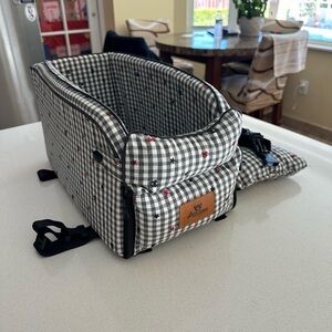 BearWows Small Pet Booster Car Seat 17”x8”x9”.